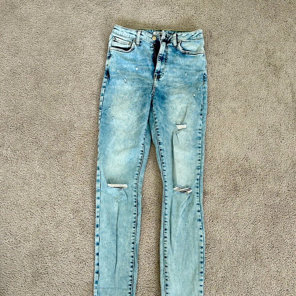 Forever 21 Lightwashed Denim Distressed Skinny Jeans Size 27